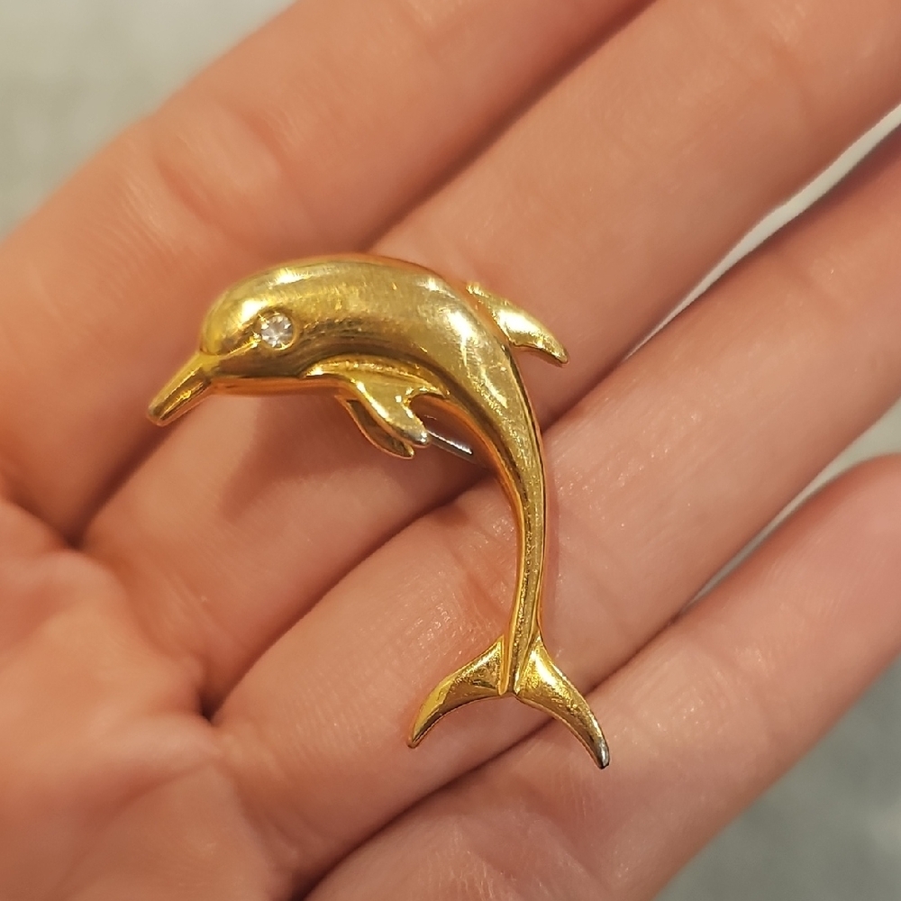 Elegant Gold Dolphin Brooch